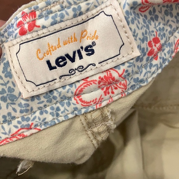 | Tan Levi Shorts | - Picture 3 of 4